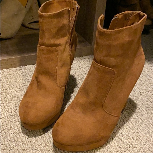 Tan suede zip-up Boots - Picture 1 of 5